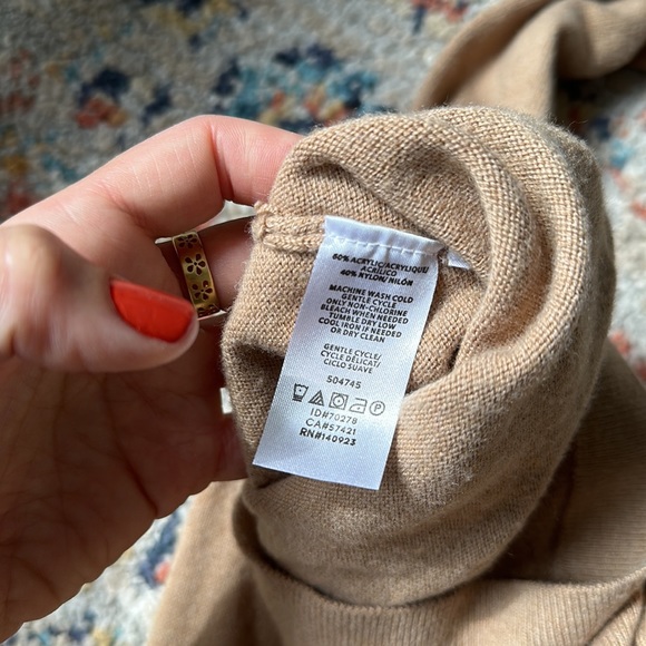 Loft XS petite beige sweater - Picture 3 of 3